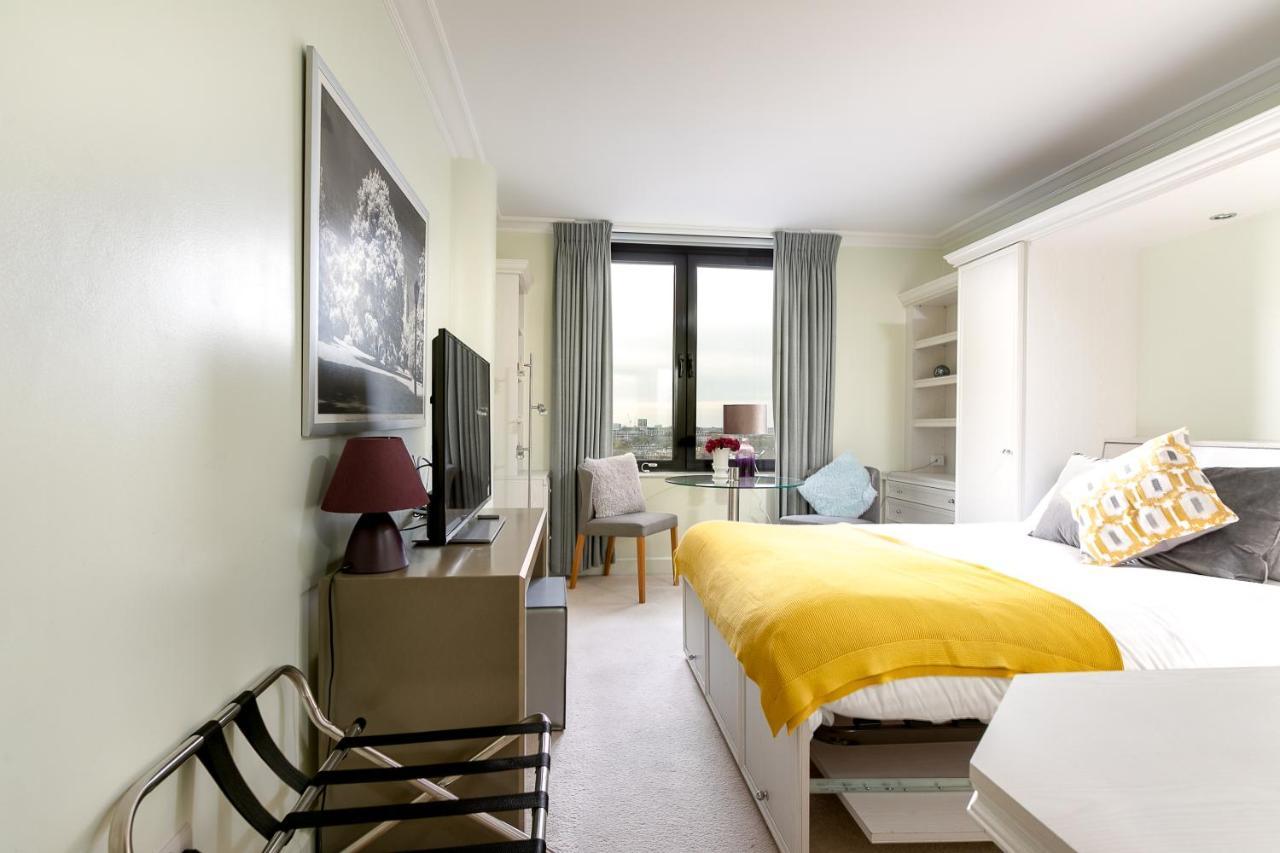 Point West Apartments Лондон Экстерьер фото