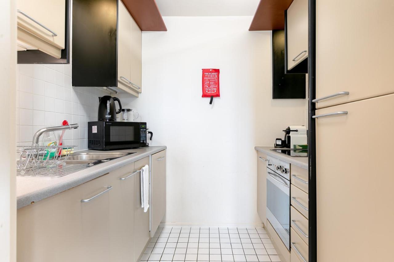 Point West Apartments Лондон Экстерьер фото