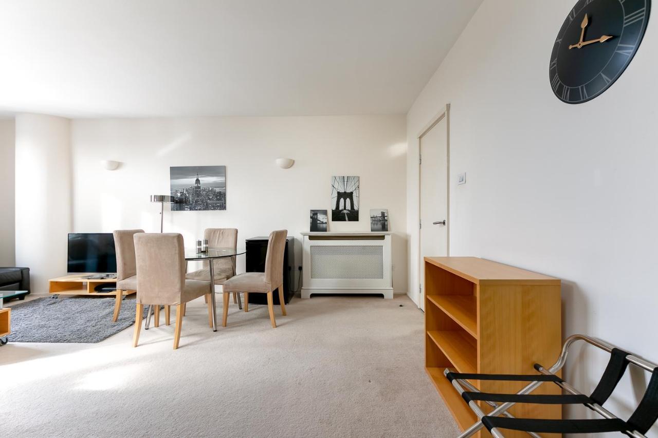 Point West Apartments Лондон Экстерьер фото